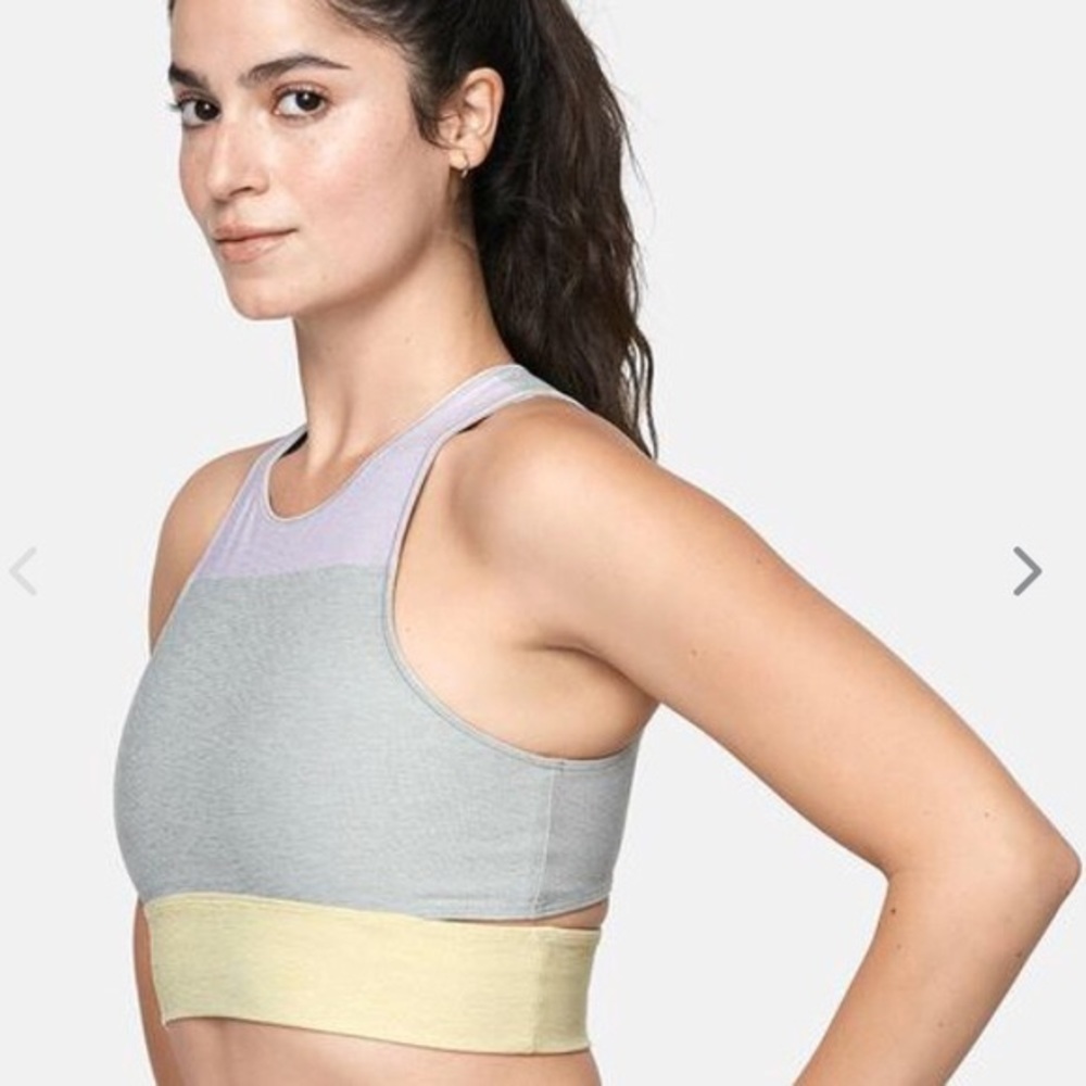 Outdoor Voices Tri-Tone Slashback Crop M E…